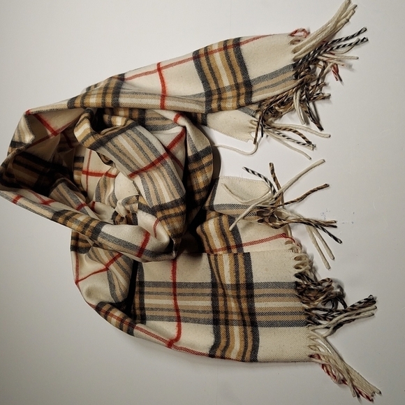 Cashmink Burberry plaid scarf with FRAAS Plaid 15.5in W X 66in L - Picture 7 of 7